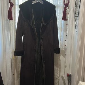 DANA BUCHMAN-BEAUTIFUL! LIKE NEW! LONG! WARM! FAUX SUEDE/FAUX FUR LINED COAT